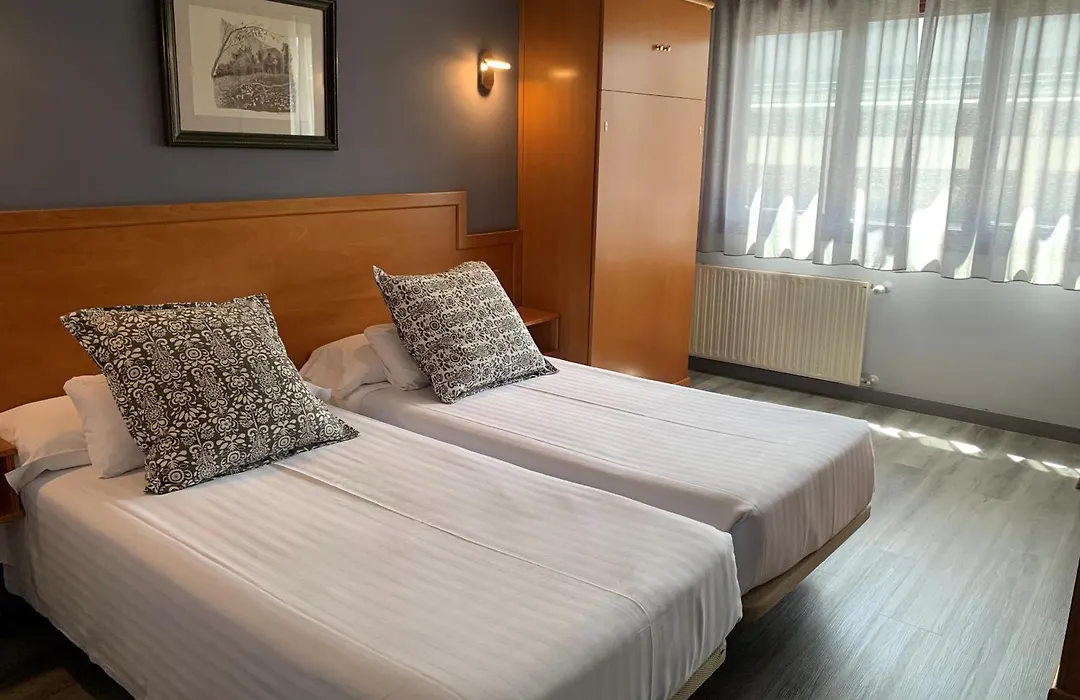 Hotel Carbayon-1